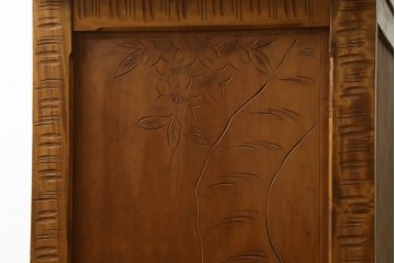 和製ヴィンテージ　軽井沢彫り　繊細な桜の彫刻が目を惹くサイドボード　(R-062844)