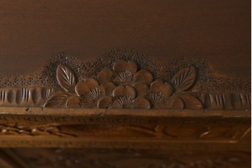 和製ヴィンテージ　軽井沢彫り　繊細な桜の彫刻が目を惹くサイドボード　(R-062844)