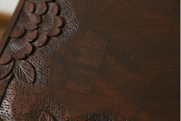 和製ヴィンテージ　軽井沢彫り　繊細な桜の彫刻が目を惹くサイドボード　(R-062844)