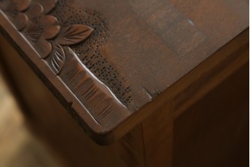 和製ヴィンテージ　軽井沢彫り　繊細な桜の彫刻が目を惹くサイドボード　(R-062844)