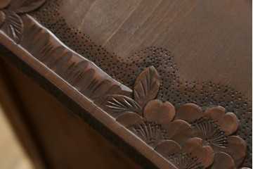 和製ヴィンテージ　軽井沢彫り　繊細な桜の彫刻が目を惹くサイドボード　(R-062844)