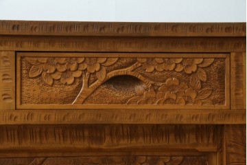 和製ヴィンテージ　軽井沢彫り　繊細な桜の彫刻が目を惹くサイドボード　(R-062844)