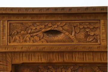 和製ヴィンテージ　軽井沢彫り　繊細な桜の彫刻が目を惹くサイドボード　(R-062844)