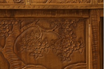 和製ヴィンテージ　軽井沢彫り　繊細な桜の彫刻が目を惹くサイドボード　(R-062844)