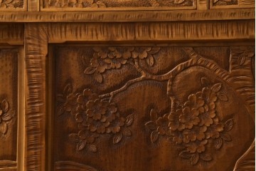 和製ヴィンテージ　軽井沢彫り　繊細な桜の彫刻が目を惹くサイドボード　(R-062844)