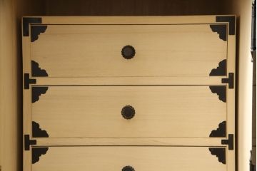 中古　美品　駿河民芸　品の良い牡丹の金具が和の雰囲気を高めるチェスト(和タンス、収納たんす、整理箪笥、衣装箪笥、引き出し)(R-062845)