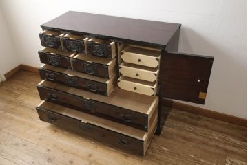 中古　美品　駿河民芸　品の良い牡丹の金具が和の雰囲気を高めるチェスト(和タンス、収納たんす、整理箪笥、衣装箪笥、引き出し)(R-062845)