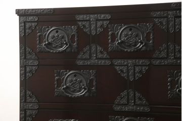 中古　美品　駿河民芸　品の良い牡丹の金具が和の雰囲気を高めるチェスト(和タンス、収納たんす、整理箪笥、衣装箪笥、引き出し)(R-062845)