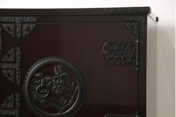 中古　美品　駿河民芸　品の良い牡丹の金具が和の雰囲気を高めるチェスト(和タンス、収納たんす、整理箪笥、衣装箪笥、引き出し)(R-062845)