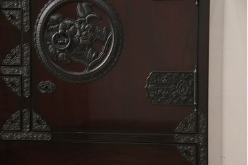 中古　美品　駿河民芸　品の良い牡丹の金具が和の雰囲気を高めるチェスト(和タンス、収納たんす、整理箪笥、衣装箪笥、引き出し)(R-062845)