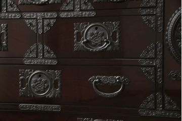 中古　美品　駿河民芸　品の良い牡丹の金具が和の雰囲気を高めるチェスト(和タンス、収納たんす、整理箪笥、衣装箪笥、引き出し)(R-062845)