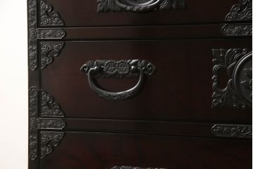 中古　美品　駿河民芸　品の良い牡丹の金具が和の雰囲気を高めるチェスト(和タンス、収納たんす、整理箪笥、衣装箪笥、引き出し)(R-062845)