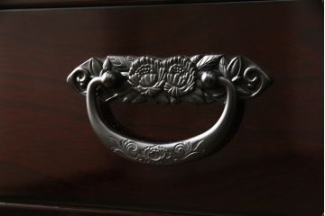 中古　美品　駿河民芸　品の良い牡丹の金具が和の雰囲気を高めるチェスト(和タンス、収納たんす、整理箪笥、衣装箪笥、引き出し)(R-062845)