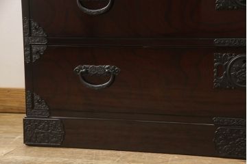 中古　美品　駿河民芸　品の良い牡丹の金具が和の雰囲気を高めるチェスト(和タンス、収納たんす、整理箪笥、衣装箪笥、引き出し)(R-062845)