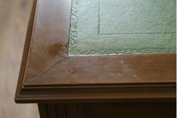 中古　イギリス高級輸入家具　洗練された佇まいが美しいレザートップデスク(机、平机、ワークデスク、在宅用、在宅ワーク)(定価約60万円)(R-062846)