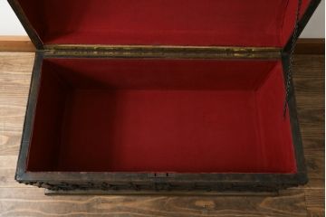 スペインビンテージ　希少!!宝箱デザインの収納ボックス(木箱、収納箱、ディスプレイ、ヴィンテージ)(R-062848)