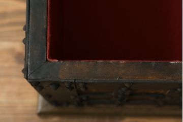 スペインビンテージ　希少!!宝箱デザインの収納ボックス(木箱、収納箱、ディスプレイ、ヴィンテージ)(R-062848)