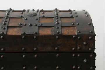 スペインビンテージ　希少!!宝箱デザインの収納ボックス(木箱、収納箱、ディスプレイ、ヴィンテージ)(R-062848)
