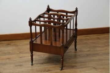 イギリスビンテージ　最高級　Bevan Funnell(ベヴァン・ファンネル)　Reprodux(リプロダックス)　マホガニー材　細部まで凝ったデザインが魅力的なマガジンラック　(R-062849)