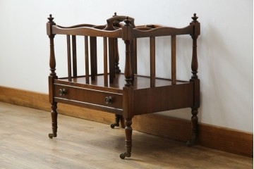 イギリスビンテージ　最高級　Bevan Funnell(ベヴァン・ファンネル)　Reprodux(リプロダックス)　マホガニー材　細部まで凝ったデザインが魅力的なマガジンラック　(R-062849)