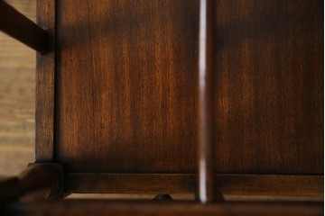 イギリスビンテージ　最高級　Bevan Funnell(ベヴァン・ファンネル)　Reprodux(リプロダックス)　マホガニー材　細部まで凝ったデザインが魅力的なマガジンラック　(R-062849)