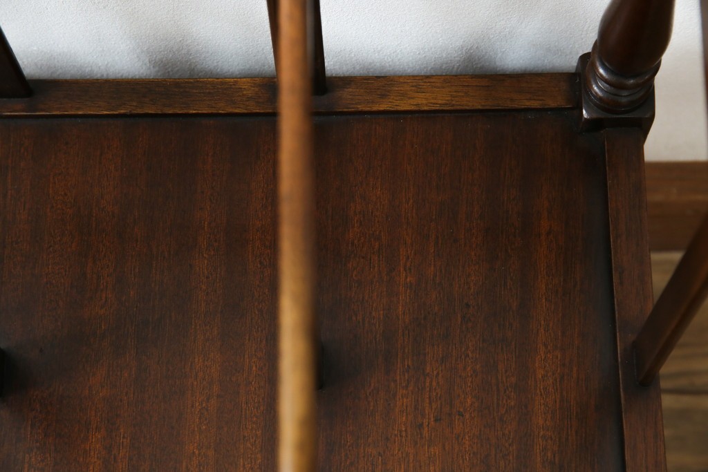 イギリスビンテージ　最高級　Bevan Funnell(ベヴァン・ファンネル)　Reprodux(リプロダックス)　マホガニー材　細部まで凝ったデザインが魅力的なマガジンラック　(R-062849)