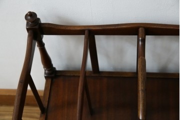 イギリスビンテージ　最高級　Bevan Funnell(ベヴァン・ファンネル)　Reprodux(リプロダックス)　マホガニー材　細部まで凝ったデザインが魅力的なマガジンラック　(R-062849)