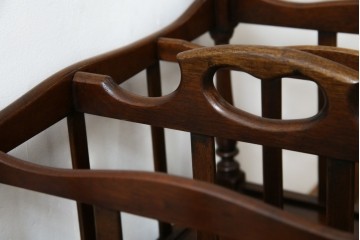 イギリスビンテージ　最高級　Bevan Funnell(ベヴァン・ファンネル)　Reprodux(リプロダックス)　マホガニー材　細部まで凝ったデザインが魅力的なマガジンラック　(R-062849)