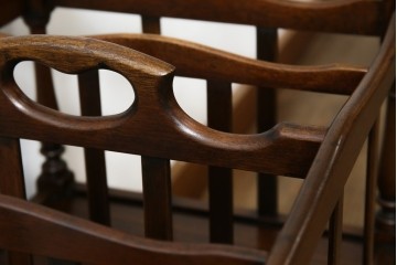 イギリスビンテージ　最高級　Bevan Funnell(ベヴァン・ファンネル)　Reprodux(リプロダックス)　マホガニー材　細部まで凝ったデザインが魅力的なマガジンラック　(R-062849)