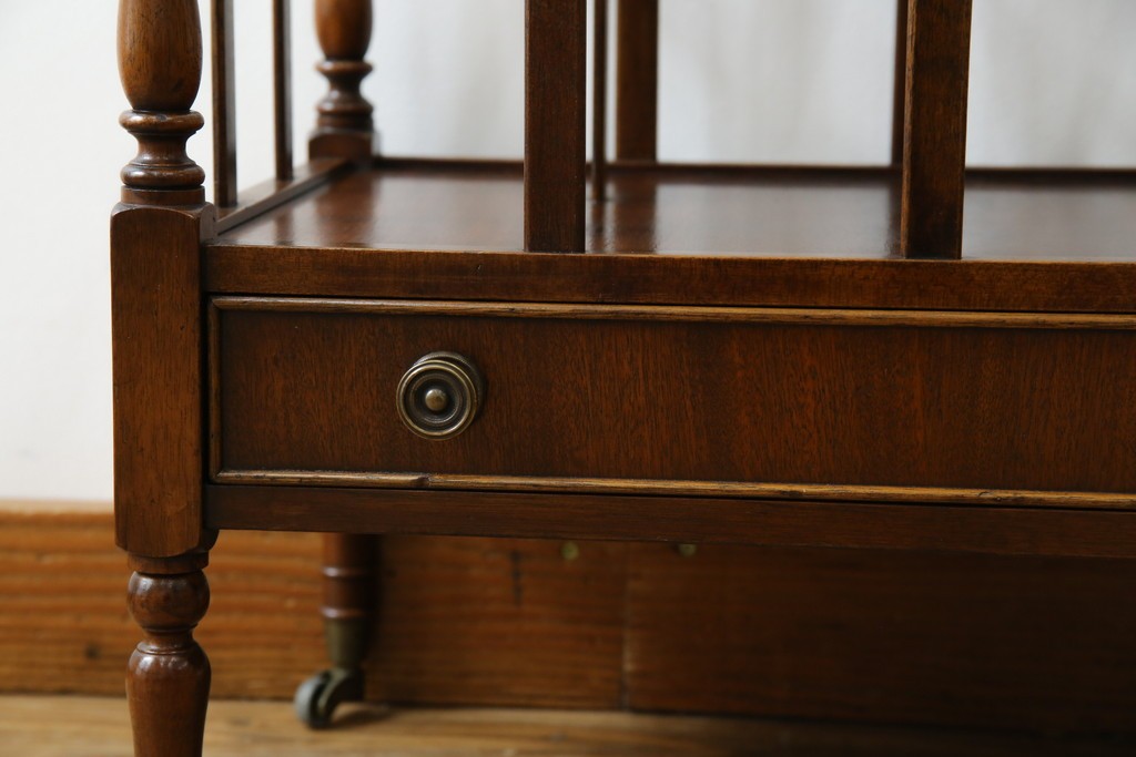 イギリスビンテージ　最高級　Bevan Funnell(ベヴァン・ファンネル)　Reprodux(リプロダックス)　マホガニー材　細部まで凝ったデザインが魅力的なマガジンラック　(R-062849)