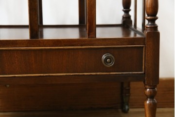 イギリスビンテージ　最高級　Bevan Funnell(ベヴァン・ファンネル)　Reprodux(リプロダックス)　マホガニー材　細部まで凝ったデザインが魅力的なマガジンラック　(R-062849)