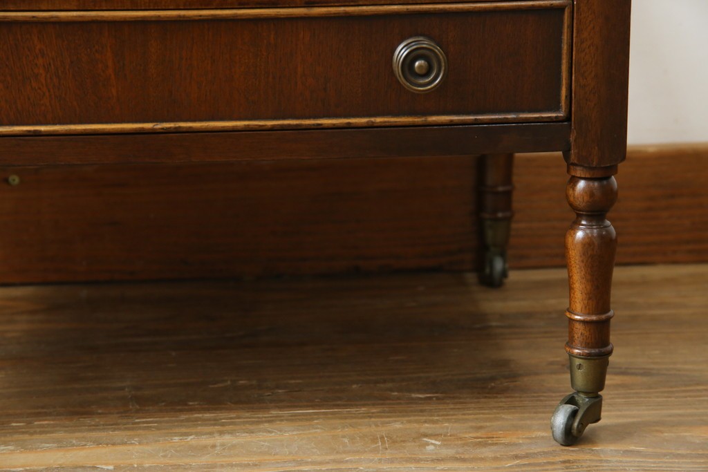 イギリスビンテージ　最高級　Bevan Funnell(ベヴァン・ファンネル)　Reprodux(リプロダックス)　マホガニー材　細部まで凝ったデザインが魅力的なマガジンラック　(R-062849)