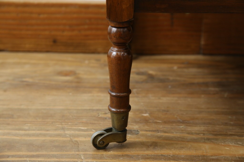 イギリスビンテージ　最高級　Bevan Funnell(ベヴァン・ファンネル)　Reprodux(リプロダックス)　マホガニー材　細部まで凝ったデザインが魅力的なマガジンラック　(R-062849)