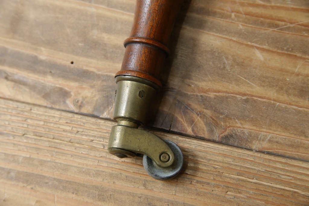 イギリスビンテージ　最高級　Bevan Funnell(ベヴァン・ファンネル)　Reprodux(リプロダックス)　マホガニー材　細部まで凝ったデザインが魅力的なマガジンラック　(R-062849)