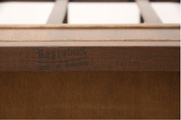 イギリスビンテージ　最高級　Bevan Funnell(ベヴァン・ファンネル)　Reprodux(リプロダックス)　マホガニー材　細部まで凝ったデザインが魅力的なマガジンラック　(R-062849)