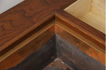 中古　岩谷堂箪笥　NO.56　欅(ケヤキ)材　テーブル収納付き!!力強く波打つ杢目が美しい長火鉢(木製火鉢、囲炉裏テーブル、ローテーブル、座卓)(定価約45万円)(R-062850)