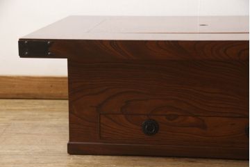 中古　岩谷堂箪笥　NO.56　欅(ケヤキ)材　テーブル収納付き!!力強く波打つ杢目が美しい長火鉢(木製火鉢、囲炉裏テーブル、ローテーブル、座卓)(定価約45万円)(R-062850)