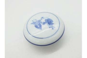 人間国宝　井上萬二　有田　染付　白磁　唐子遊戯文　香合(共箱付き、茶道具、仏具、小物入れ)(R-062854)