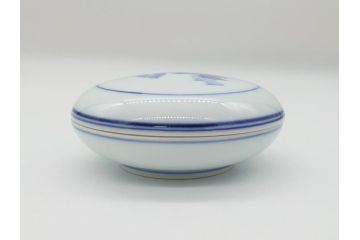 人間国宝　井上萬二　有田　染付　白磁　唐子遊戯文　香合(共箱付き、茶道具、仏具、小物入れ)(R-062854)