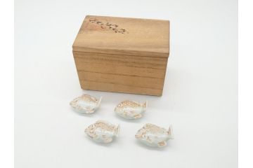 桃山宗山(沢田宗山)　色絵　鯛　箸置き4点セット(共箱付き、はし置き、和食器)(R-062855)