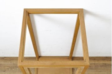 和製アンティーク　デッドストック品　シンプルなデザインで使いやすい古い家具屋の木製縦型ガラスケース(ショーケース、陳列棚、飾り棚、収納棚)(R-062858)
