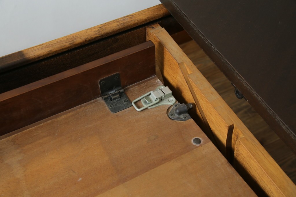 中古　maruni(マルニ木工)　KENT-COURT(ケントコート)　洗練された佇まいとシックな色合いが魅力のダイニングテーブル　(R-062859)