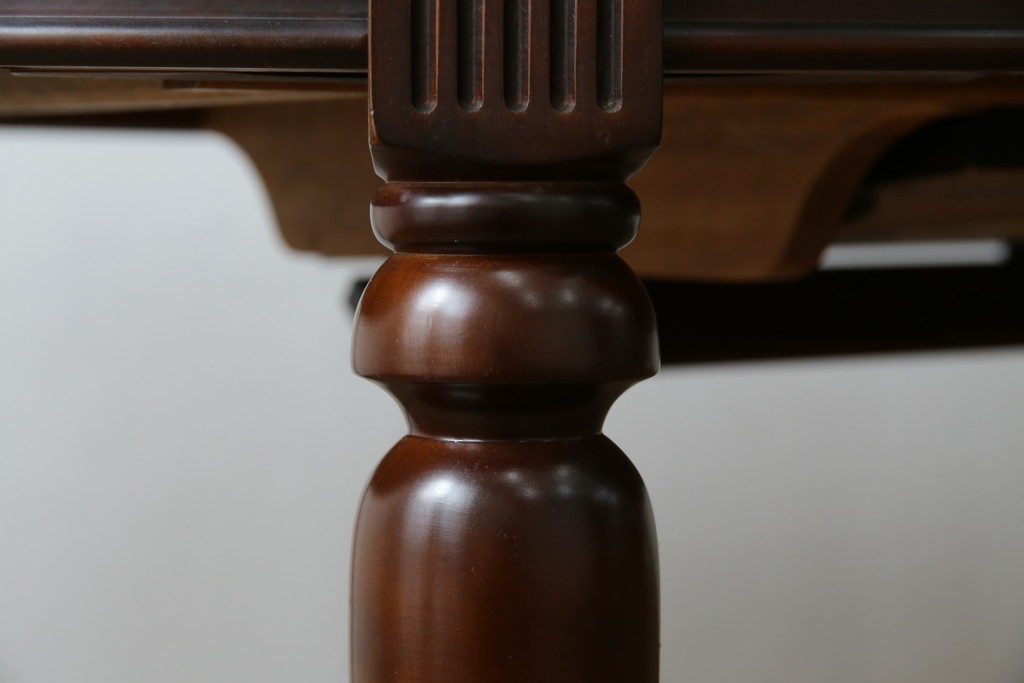 中古　maruni(マルニ木工)　KENT-COURT(ケントコート)　洗練された佇まいとシックな色合いが魅力のダイニングテーブル　(R-062859)