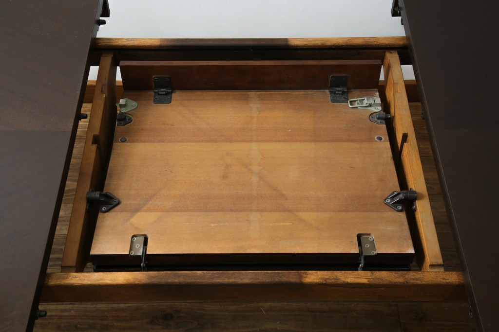 中古　maruni(マルニ木工)　KENT-COURT(ケントコート)　洗練された佇まいとシックな色合いが魅力のダイニングテーブル　(R-062859)