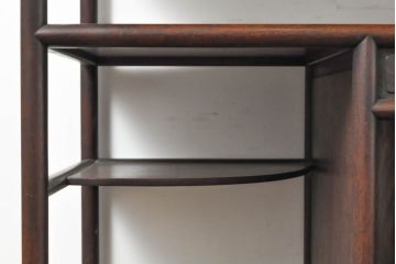 和製アンティーク　上質な和の空間づくりに取り入れたい、花梨(カリン)材と縞黒檀材の飾り棚(戸棚、収納棚、茶棚)(R-062860)