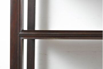 和製アンティーク　花梨(カリン)材　前面に施された彫刻が品を感じさせる飾り棚(戸棚、収納棚、茶棚)(R-062861)