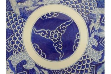 特大!　江戸期　古伊万里　染付　山水　龍　波　1尺8寸　約55cm　大皿(一尺八寸、和食器、和皿)(R-062899)