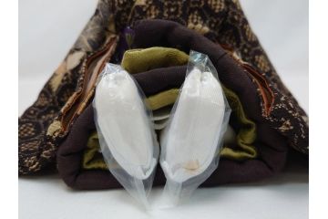 工房朋　森重春幸作　古着物　縮緬　市松人形(共箱付き、スタンド付き、竹ブラシ付き、日本人形、抱き人形、ちりめん、古裂)(R-062905)