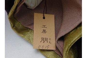 工房朋　森重春幸作　古着物　縮緬　市松人形(共箱付き、スタンド付き、竹ブラシ付き、日本人形、抱き人形、ちりめん、古裂)(R-062905)