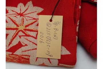 工房朋　森重春幸作　古着物　縮緬　市松人形(共箱付き、スタンド付き、竹ブラシ付き、日本人形、抱き人形、ちりめん、古裂)(R-062905)